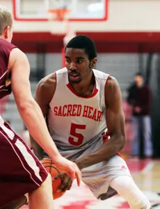 Men's Basketball Drops Heartbreaker To CCSU On Senior Day Image
