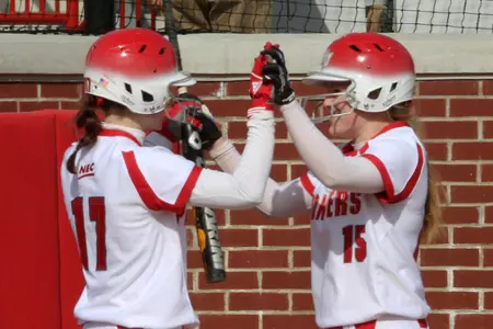 Softball Downs Quinnipiac 4-0 Image