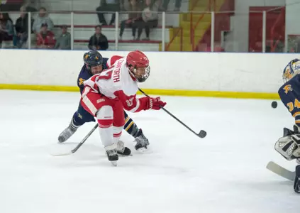 Sacred Heart Sweeps Niagara With 2-1 OT Win Image