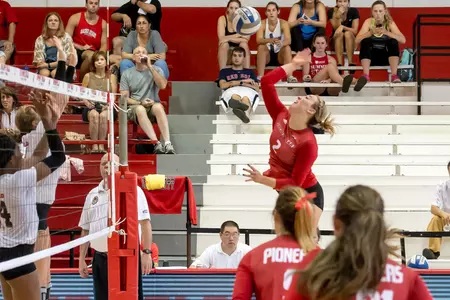 Pioneers Drop Five Set Match to Central Connecticut State Image