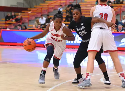 Williams Surpasses 1,000 Career Points in SHU's Win Over Siena Image