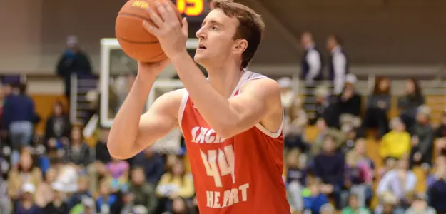 Late Seahawks Run Puts Wagner Past Sacred Heart Image