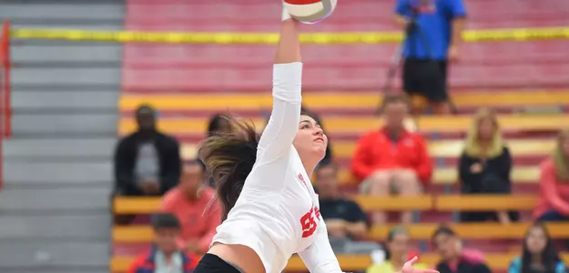 Women's Volleyball Drops Five-Set Thriller To CCSU Image