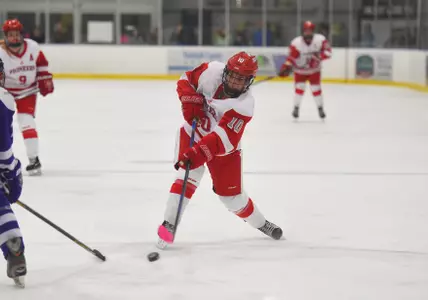 Women's Hockey Edged By Holy Cross Image