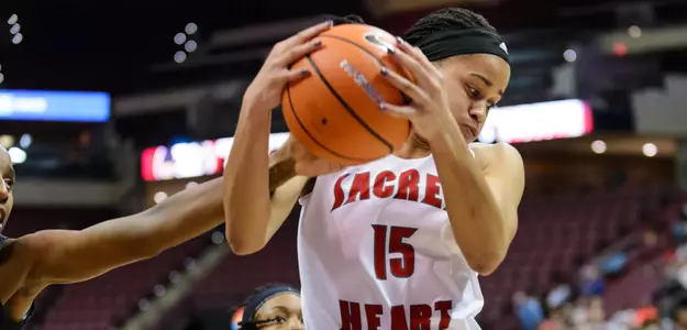 Strong Fourth Quarter Not Enough; SHU Topped by UNH To Finish Non-Conference Portion Image