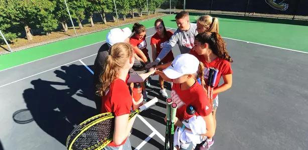 Wins From Gurda And Navarro As Women's Tennis Falls To Saint Joseph's Image
