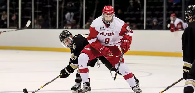 Pioneers Swept By Holy Cross After 4-2 Loss On Saturday Night Image