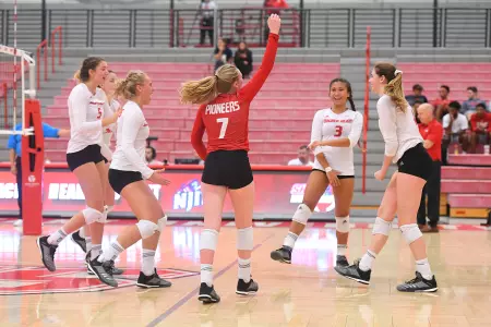 Women's Volleyball Sweeps St. Francis U for Fourth NEC Win Image