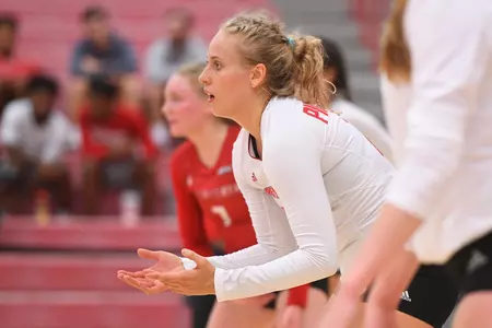 Women's Volleyball Sweeps Bryant for Third NEC Win Image
