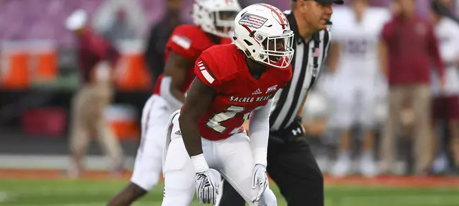 Sacred Heart's Comeback Bid Falls Short at Duquesne, 28-24 Image