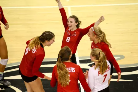 Women's Volleyball Sweeps Top-Seeded LIU Brooklyn to Advance to NEC Finals Image