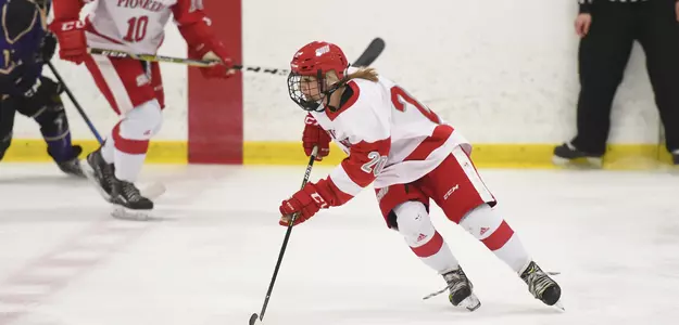 Women's Ice Hockey Completes Sweep Of Post With 3-0 Victory Image