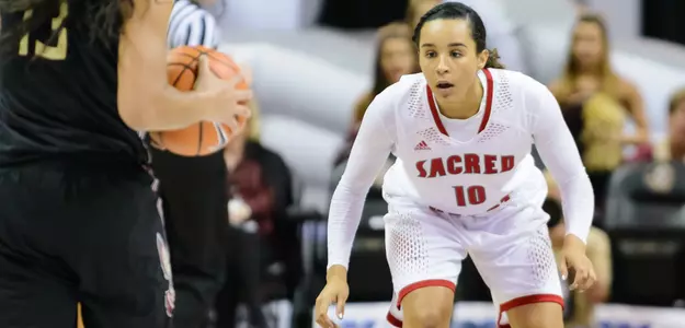 Leatherwood Nets Personal-Best; SHU Falls Short at Bryant Image