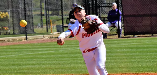 Pioneers Beat Saint Peter's & Drexel, Sweep Hampton Inn BWI UMBC Dawg Pound Invitational Image