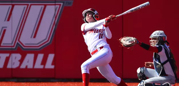 SHU Softball Earns A Pair Of Wins To Open The Weekend Image