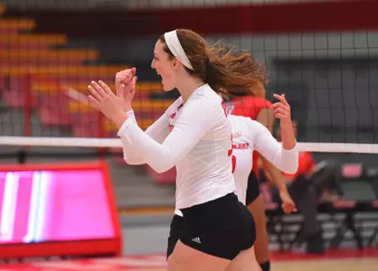 SHU Women's Volleyball Defeats Hartford in Five Sets on the Road Image