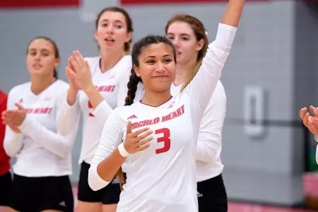 Women's Volleyball Closes Day Two of Invitational with Wins over Binghamton and Rhode Island Image