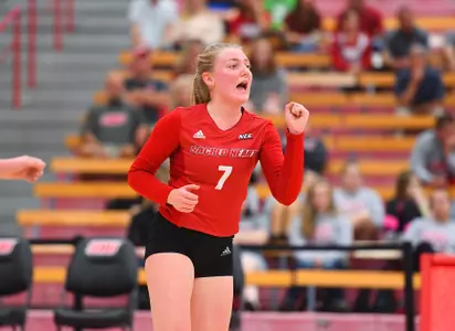 Women's Volleyball's Smallcomb and Ciszek Earn NEC Weekly Awards Honors Image