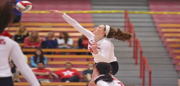 Women's Volleyball Sweeps St. Francis (NY) to Open NEC Play Image