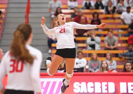 Women's Volleyball Falls to LIU Brooklyn, 3-0, at Home Image