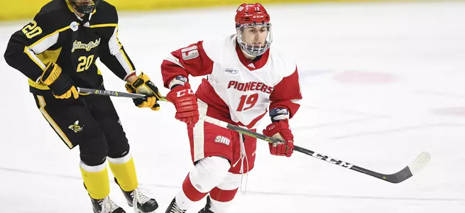 Men's Ice Hockey Stands Tall Over In-State Rival UCONN With 2-1 Victory Image