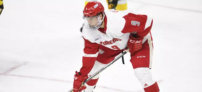 Third Period Comeback Falls Just Short as Men's Hockey Drops Series Finale to Penn State 5-4 Image