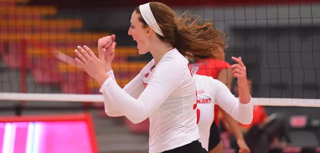 Volleyball Wins Sixth Straight Image