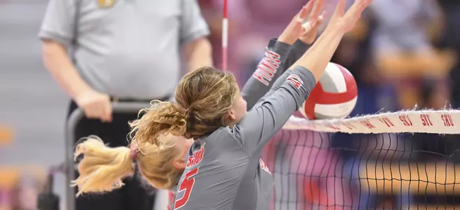 Volleyball Sweeps Merrimack For Third Straight Victory Image