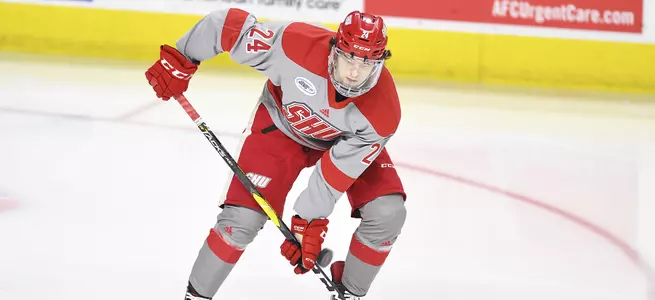 Men's Ice Hockey Blanks Bentley 4-0 to Earn Sixth Straight Win of the Season Image