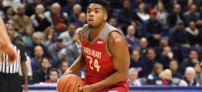 Men's Basketball Heads To Hartford Sunday Image