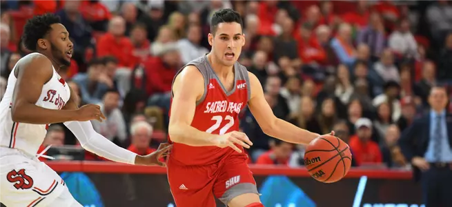 Hoehn's 33 Points Leads Men's Basketball Past Bryant, 105-104 Image