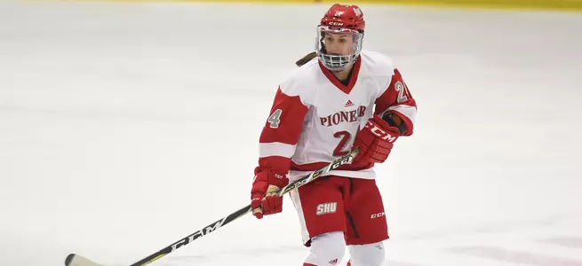 Women's Ice Hockey Season Comes to a Close With 3-2 Loss to Franklin Pierce Image