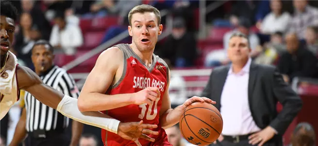 Men's Basketball Earns Third-Straight Win, Defeats Fairleigh Dickinson 69-63 Image