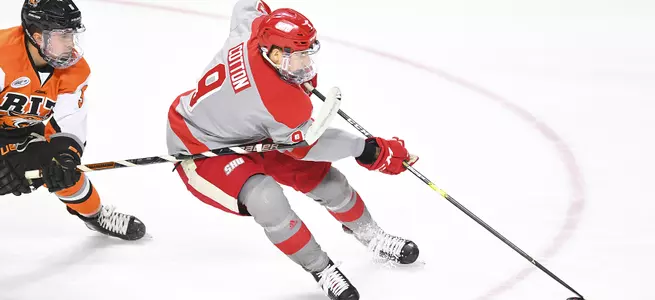 Men's Hockey Falls 3-1 In Season Finale Image