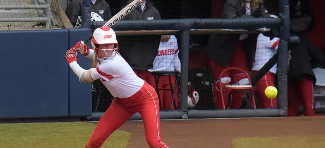 Softball Sweeps Saint Francis (Pa.) 3-1, and 4-2 Image