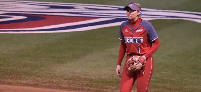 Softball Drops Two Games to Siena Image