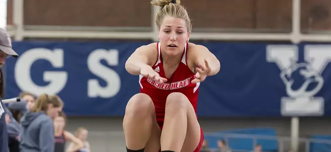 Women's Track & Field Places 20th at New England Championships Image