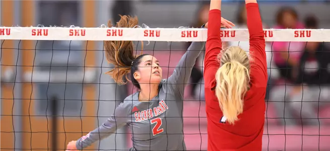 Women's Volleyball Falls to Fairfield in Four Sets to Close SHU Invitational Image