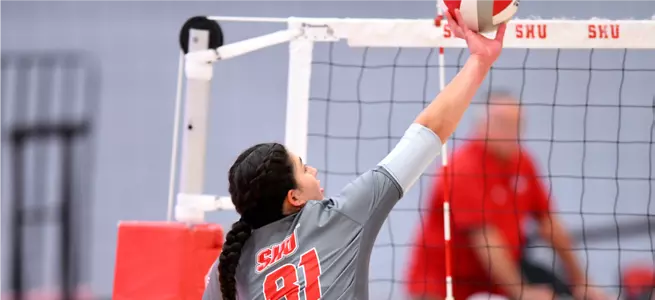 Women's Volleyball Falls to Yale in Straight Sets to Close Yale Invitational Image