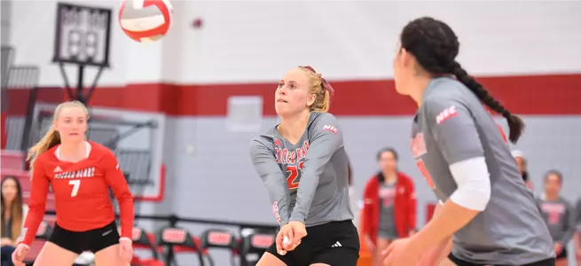 Women's Volleyball Downs St. Francis Brooklyn in Five Sets to Open NEC-Play Image