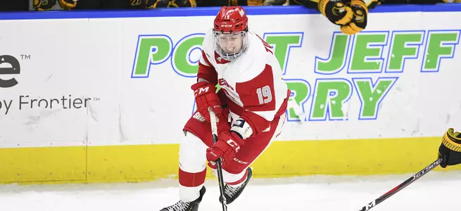 Late Third Period Goal by Tugnutt Leads to Tie With Canisius Image