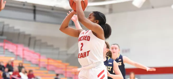 Women's Basketball Falls at the Buzzer to LIU Image