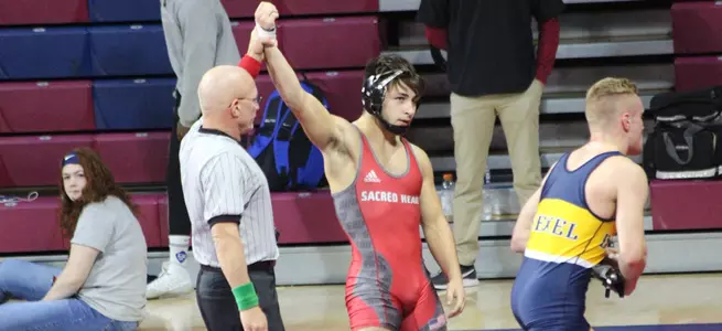 Wrestling Picks Up Third Straight Win With 18-17 Victory Over Bloomsburg Image