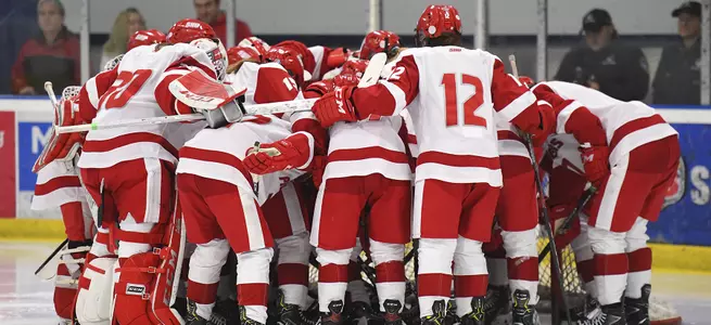 Women's Ice Hockey Welcomes Eight to Class of 2024 Image