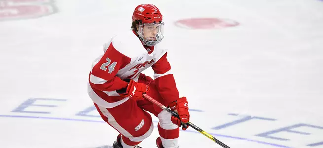 Tight Battle With Army Comes Short As Men's Ice Hockey Falls 2-1 Image