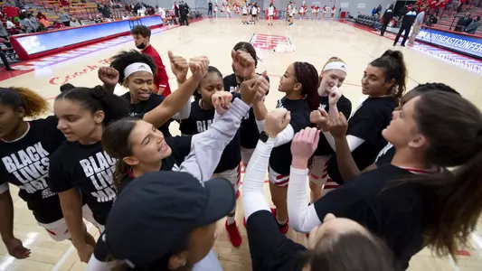 SHU WBB Huddle vs Yale (2021)