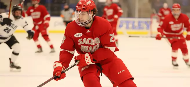 Men's Ice Hockey Completes Sweep of Bentley With 4-2 Victory Image