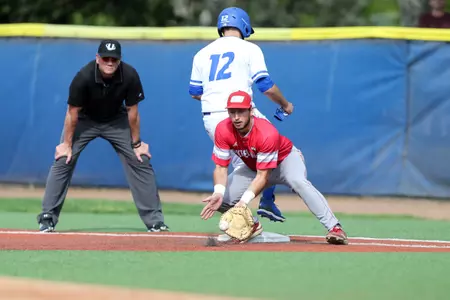 Baseball Sweeps Three-Game Series at Wagner Image
