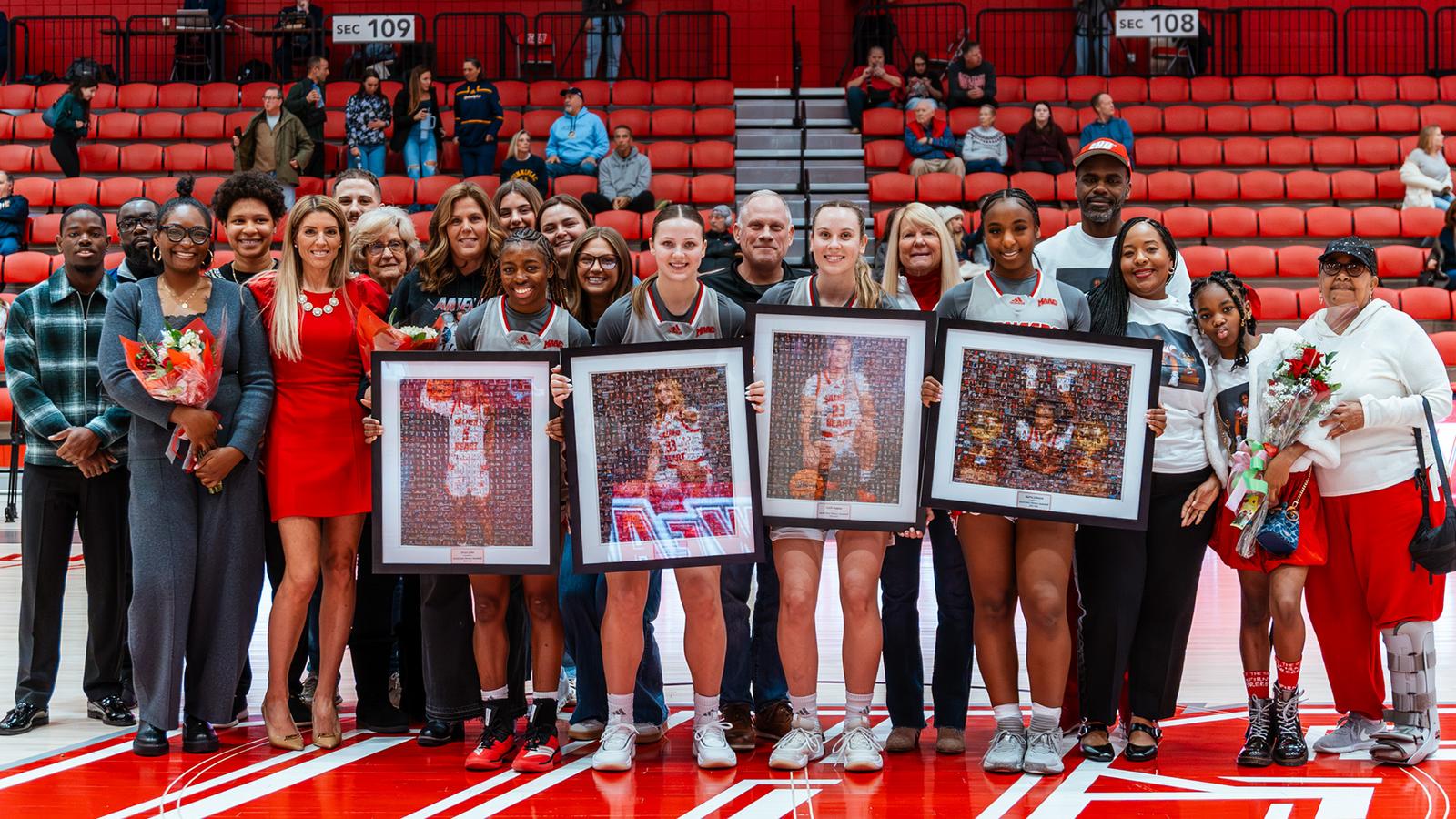 Women's Basketball Senior Day Group Photo
