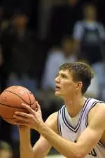 Men's Basketball Fells Florida Atlantic, 68-50 Image